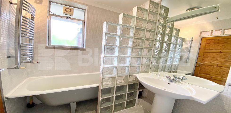 			VIRTUAL TOUR AVAILABLE!, 2 Bedroom, 1 bath, 1 reception Apartment			 Cruikshank Street, ANGEL-KINGS CROSS